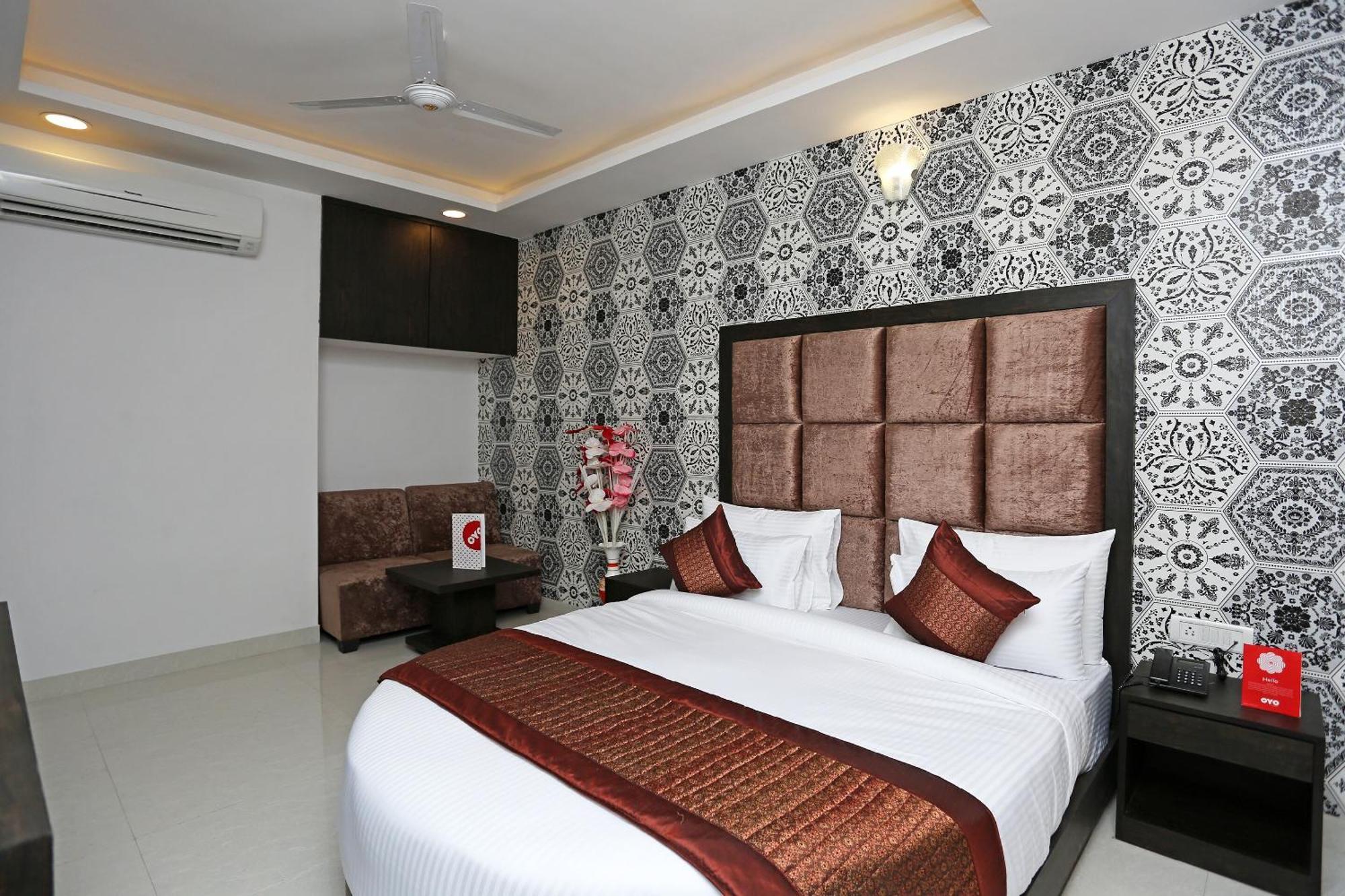 Hotel O M Suites New Delhi Exterior photo