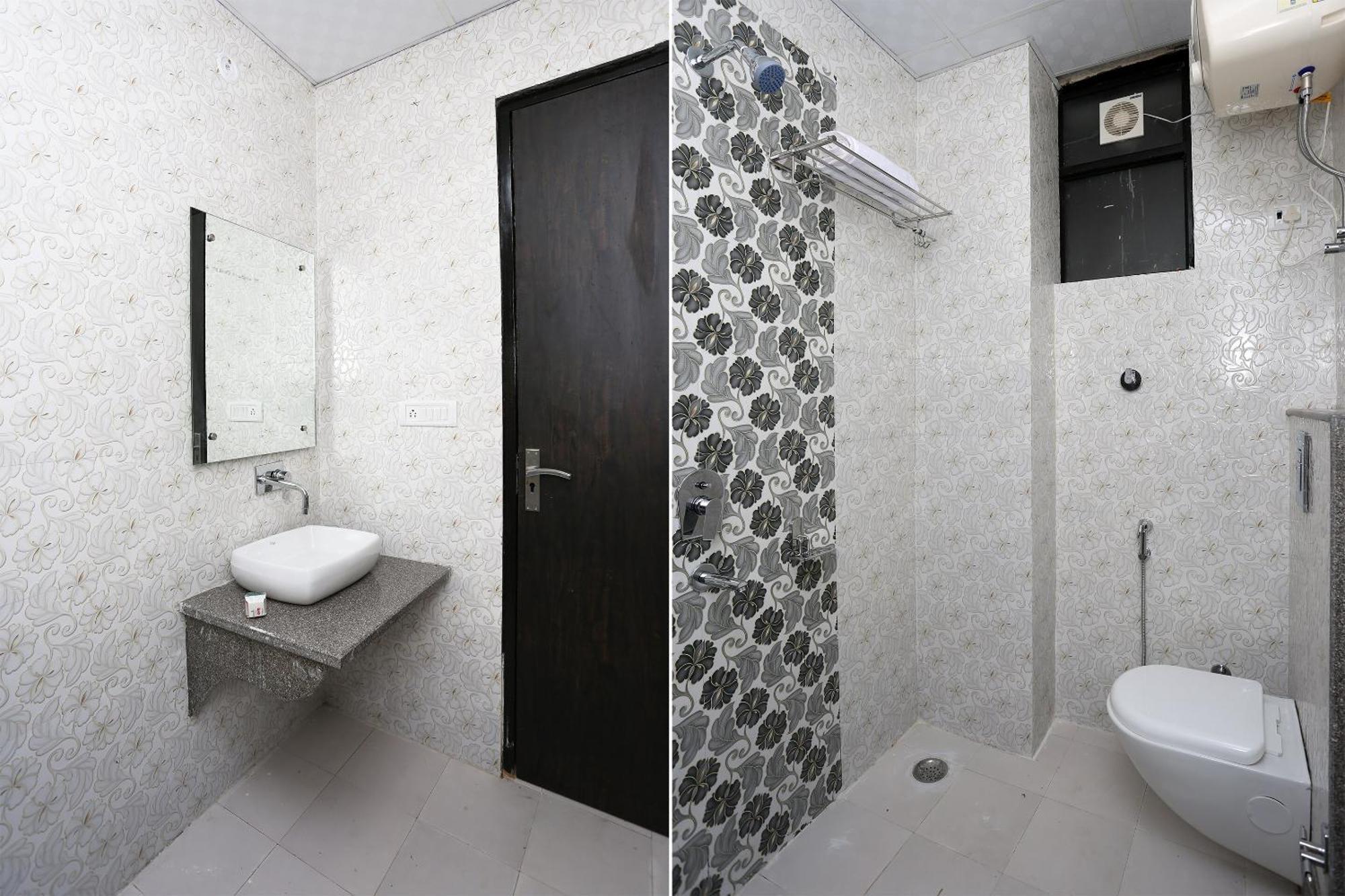 Hotel O M Suites New Delhi Exterior photo